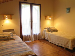 5 bedrooms, travel crib, free WiFi, bed sheets