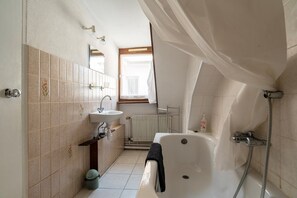 Hair dryer, towels - Budget St Thomas Serruriers, CityCosy-Strasbourg: St Thomas Serruriers (Strasbourg)