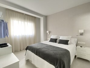 Apartment, 1 Bedroom | Iron/ironing board, cribs/infant beds, free WiFi, bed sheets - HNN Granada (Granada)