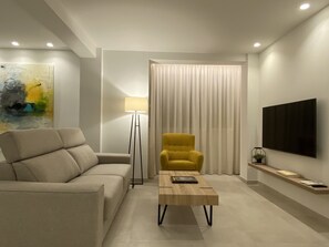 Appartement, 1 chambre | Salle de séjour | TV connectée de 55 pouces avec chaînes numériques, télévision, Netflix