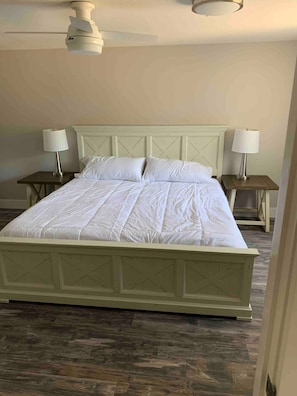 3 bedrooms, desk, iron/ironing board, travel cot
