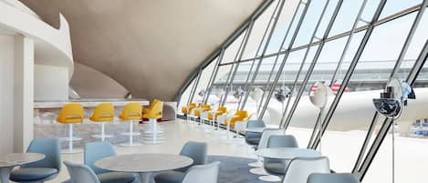 2 restaurants; breakfast, lunch, dinner and brunch served