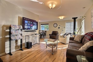 Älytelevisio, videopelejä, DVD-soitin, videokirjasto