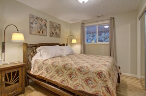 2 bedrooms, desk, iron/ironing board, travel cot - Whole Home - ModernAmenities✔ ConvenientLocation⭐ CountrySetting❤ (Battle Ground)