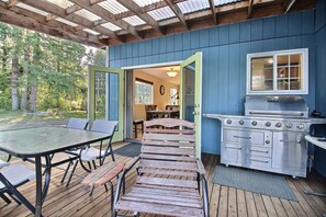 Outdoor dining - Whole Home - ModernAmenities✔ ConvenientLocation⭐ CountrySetting❤ (Battle Ground)