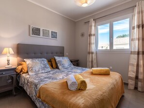 3 bedrooms, iron/ironing board, travel cot, free WiFi