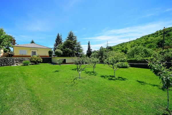 Eigentum, Natürliche Landschaft, Grün, Grundstueck, Gras, Wiese, Grundeigentum, Haus, Himmel, Rasen