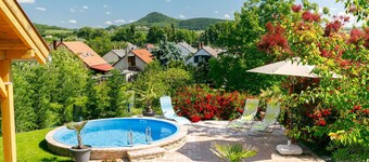 Cosy apartment for 8 people with private pool, WIFI, A/C, TV and patio