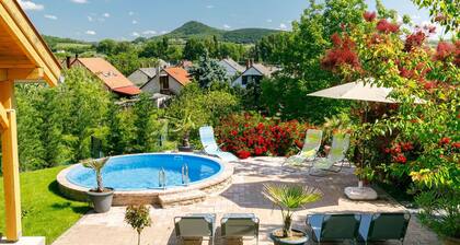 Herrliche Wohnung für 8 Personen mit Klimaanlage, W-LAN, privatem Pool, TV und Innenhof