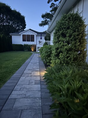 Property grounds - Charming Brand New Beach House (Mattituck)