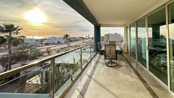Linda Vista 301 | 2 bedrooms, Egyptian cotton sheets, premium bedding, iron/ironing board