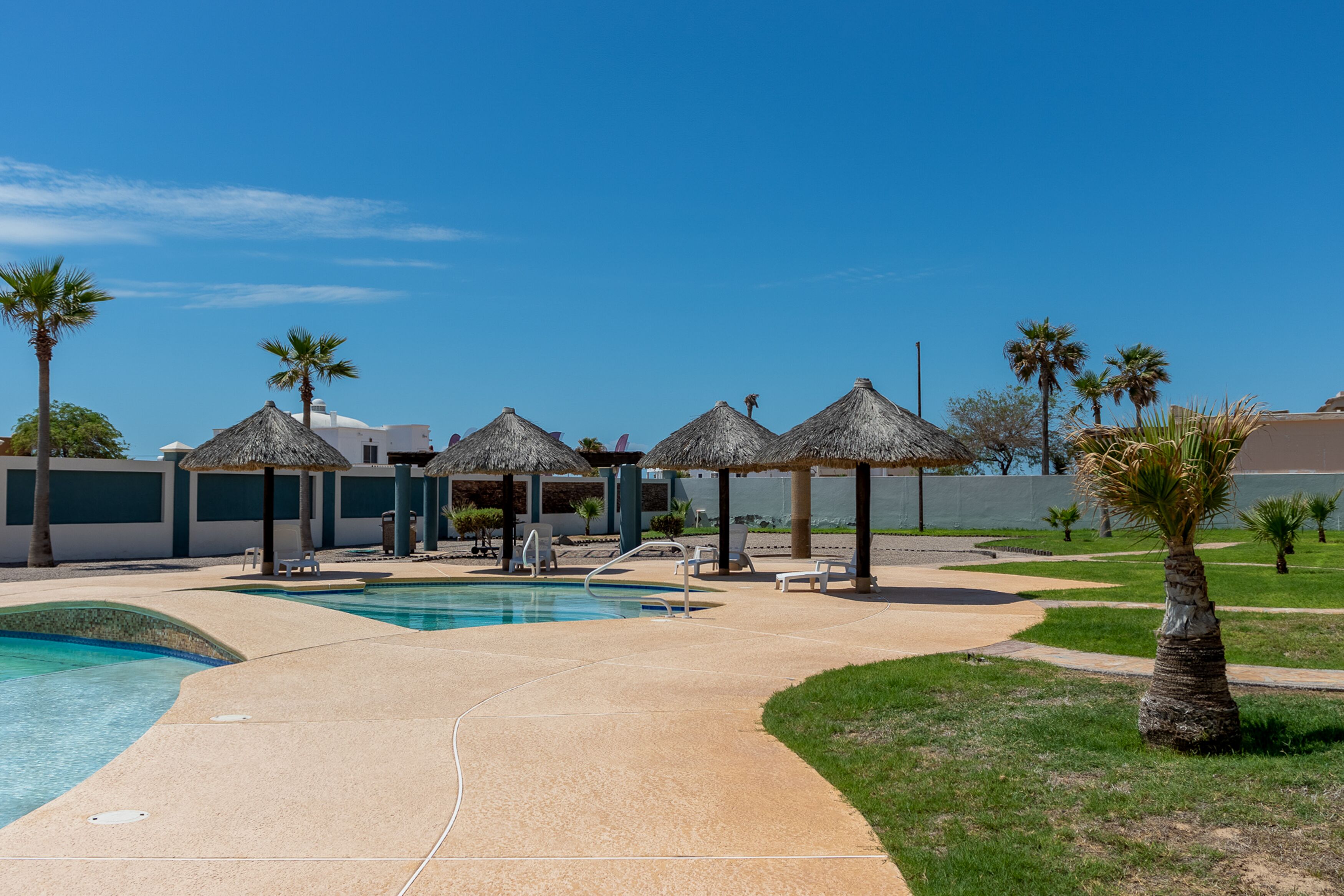 3 albercas al aire libre 