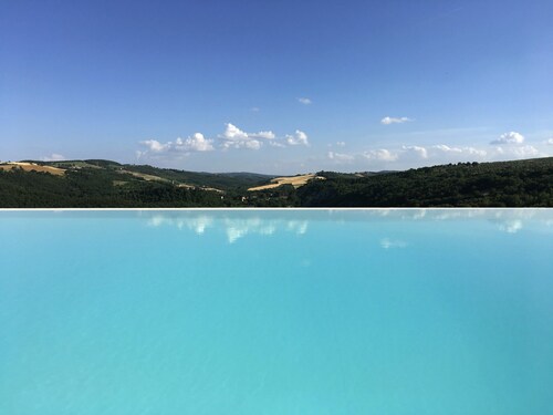 Beautiful private villa for 8 guests with WIFI, private pool, TV and panoramic view