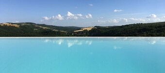 Maravillosa casa de vacaciones privada con piscina privada, WIFI, TV y vista panorámica