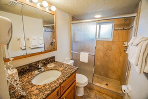Bathtub, hair dryer, towels, shampoo - One Bedroom Luxury Condo, St. Petes Beach (1947896) (St Pete Beach)