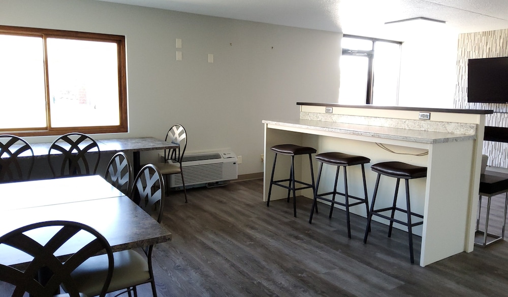 Klopfenstein Inn & Suites photo 5