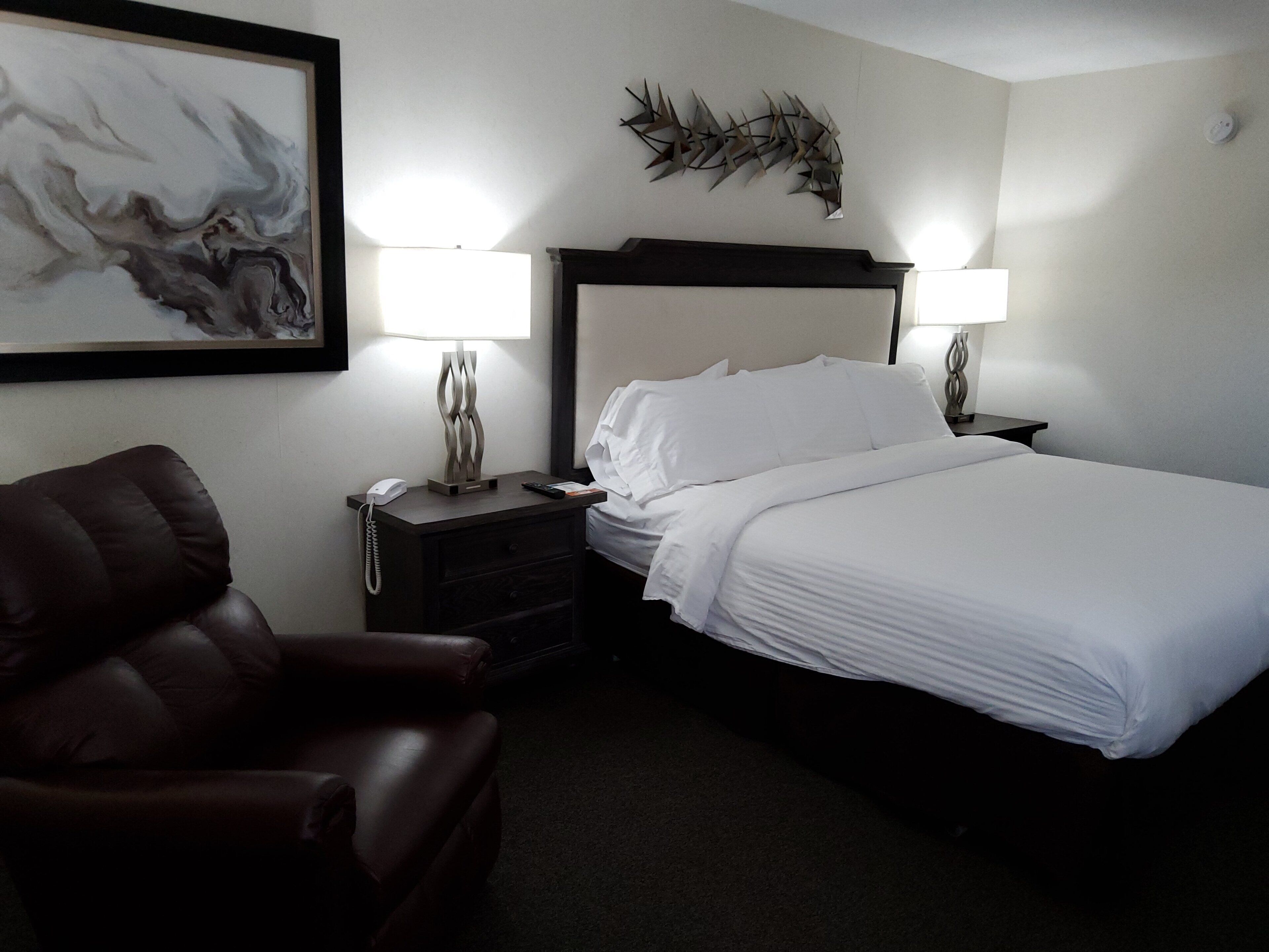 standard room, 1 king bed | 1 bedroom, blackout curtains, iron/ironing board, free wifi