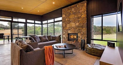 Artisan Gunyulgup Luxe Lakeside Wellness Hideaway