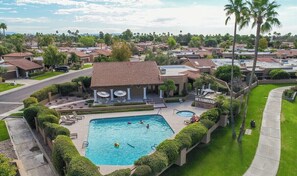 A heated pool - Updated, Enclosed Patio, Corner Lot, Bike Trail, Pet Friendly, Family Friendly (Scottsdale)