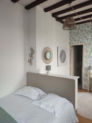 1 bedroom, iron/ironing board, Internet, bed sheets