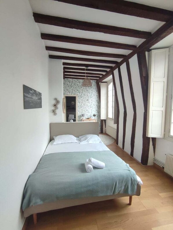 1 bedroom, iron/ironing board, internet, bed sheets