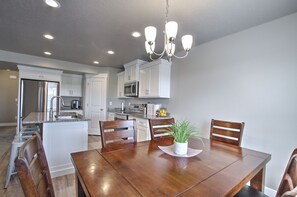 Dining - 278 - Bear Lake Escapes. The perfect family get-away! (Garden City)