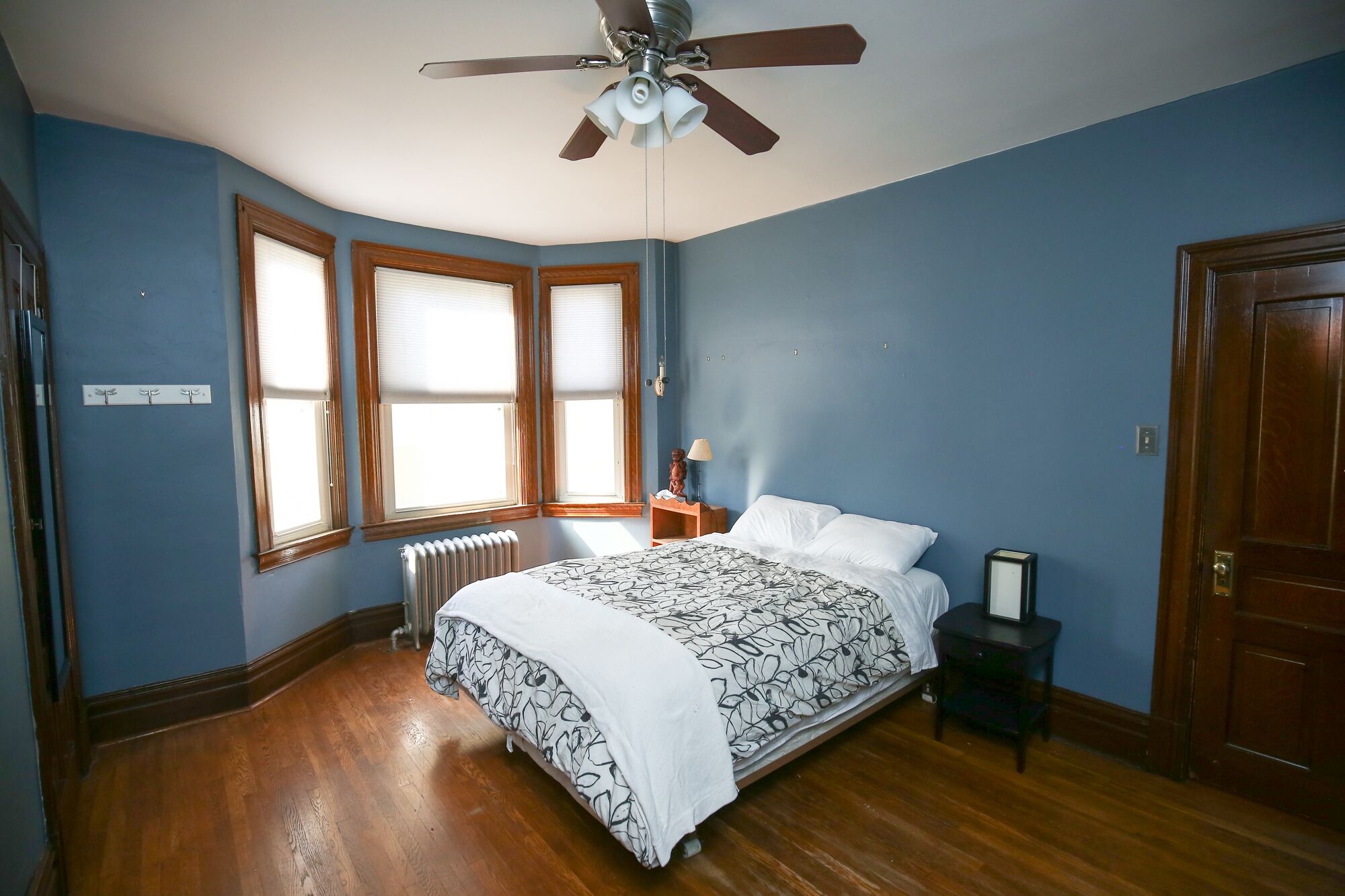 5 bedrooms, iron/ironing board, free WiFi, bed sheets