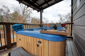 Outdoor spa tub - Serenity Mountain Chalet - Secluded property with beautiful view of the Smokies (Sevierville)