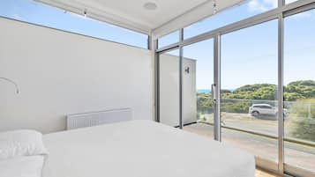 4 bedrooms, iron/ironing board, Internet