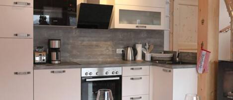 Kühlschrank, Mikrowelle, Ofen, Geschirrspüler