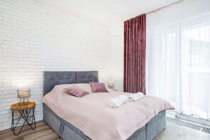 Iron/ironing board, WiFi, bed sheets