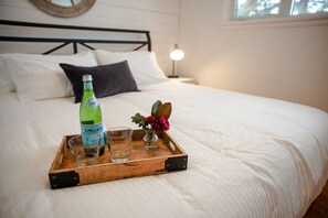 4 chambres, coffres-forts dans les chambres, fer et planche à repasser