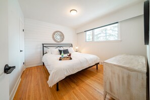 4 Schlafzimmer, Zimmersafe, Bügeleisen/Bügelbrett, WLAN