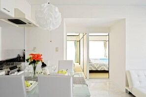 Chambre Familiale | Coin séjour | Télévision, Netflix, services de streaming
