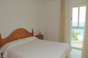 5 bedrooms, bed sheets