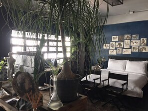 No.4 The Horse | In-room safe, individually decorated, free WiFi - The Mustang Nero (Bangkok)