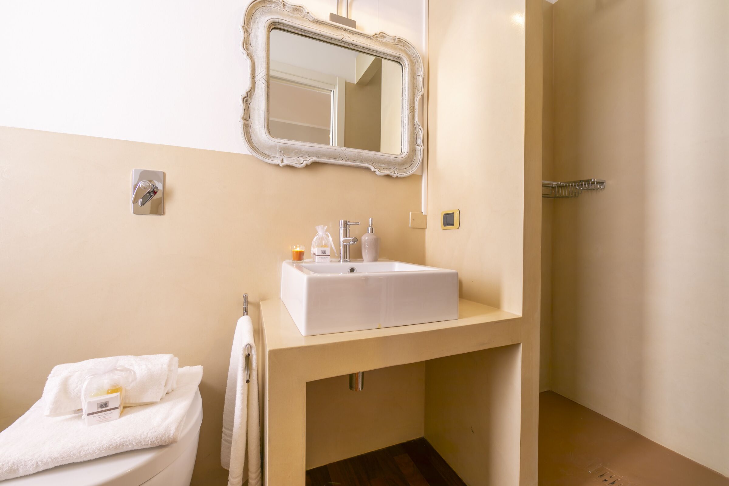 Combinazione doccia/vasca, asciugacapelli, bidet, asciugamani