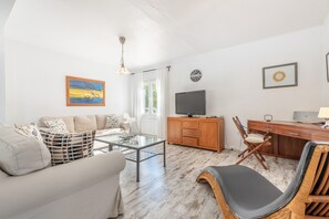 Televisión, reproductor de DVD y estéreo 