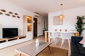 TV, DVD player, stereo - Apartment “Drac Blanc 1-3” with Sea View, Balcony, Garden & Air Conditioning (Cala Ratjada)