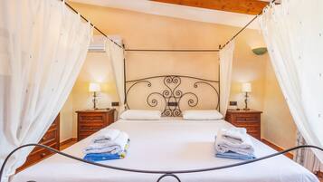 2 makuuhuonetta, silitysrauta/-lauta, ilmainen Wi-Fi, vuodevaatteet