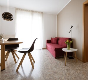 TV - Lovingly Furnished Apartment with Balcony and Stunning City Views at Residence Margreth (Marling)