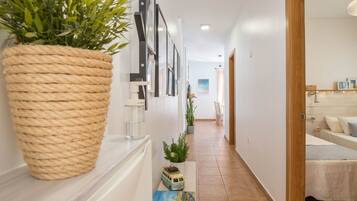 2 dormitorios, tabla de planchar con plancha, wifi gratis y ropa de cama