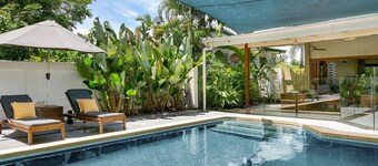 トロピカルファミリーファミリーヴィラ-4ベッド/ 3バス/プール