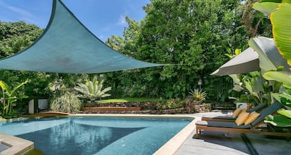 Luxurious Family Villa with Private Pool, Nestled in Cairns' Tropical Paradise