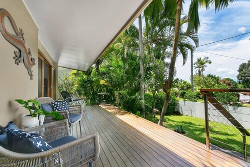 Luxurious Family Villa with Private Pool, Nestled in Cairns` Tropical Paradise
