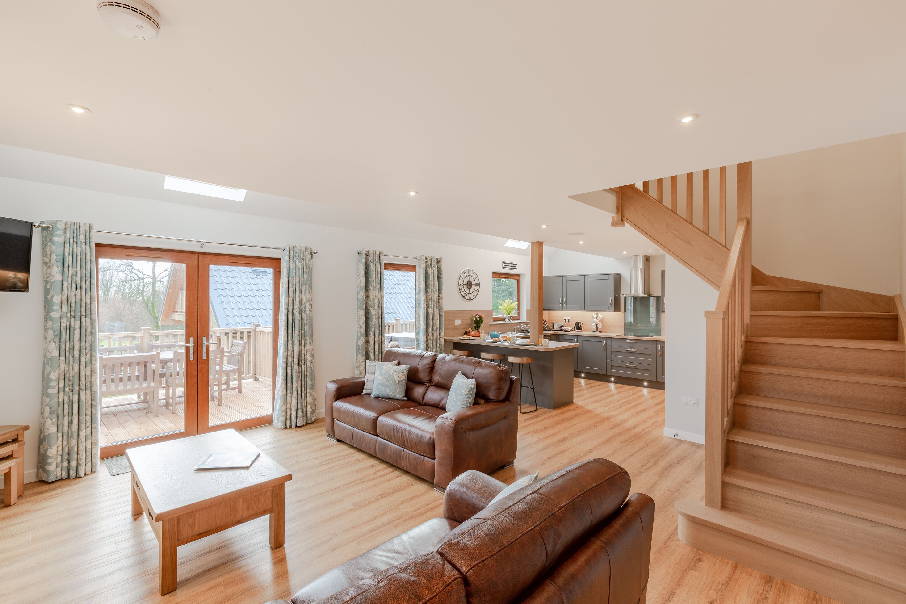 Cabin, Multiple Beds | Living room | 30-inch TV with digital channels