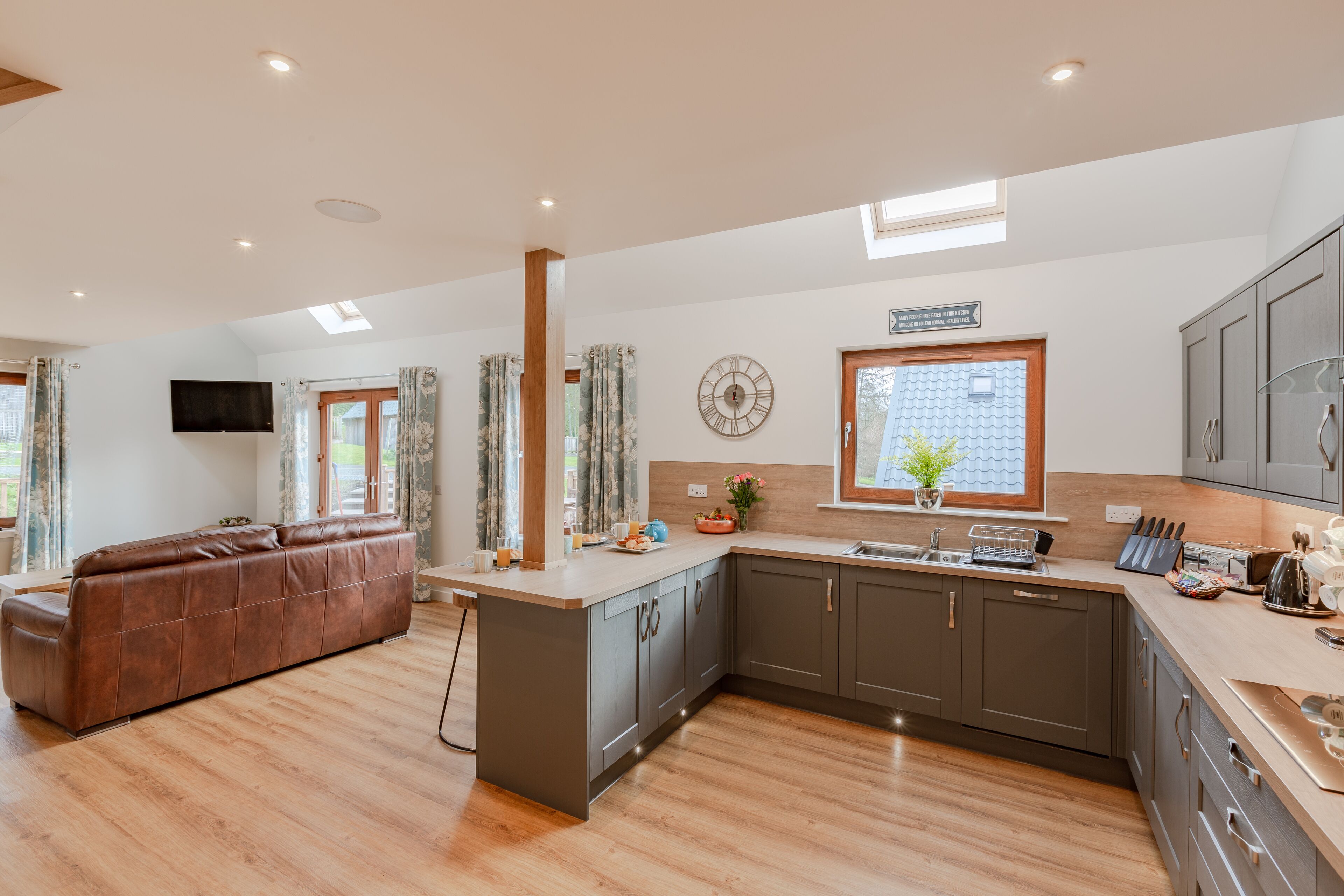 Cabin, Multiple Beds | Private kitchen | Fridge, microwave, oven, stovetop