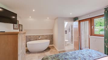 Cabin, Multiple Beds | 3 bedrooms, free WiFi, bed sheets