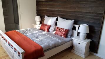 10 slaapkamers, een strijkplank/strijkijzer, wifi