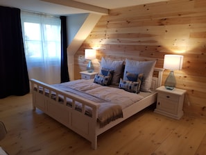 10 bedrooms, iron/ironing board, WiFi